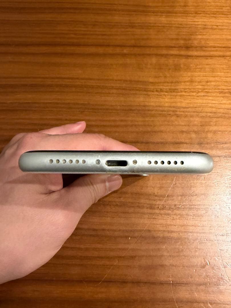 Apple iPhone XR ホワイト 本体　電源ケーブル、カバー付き