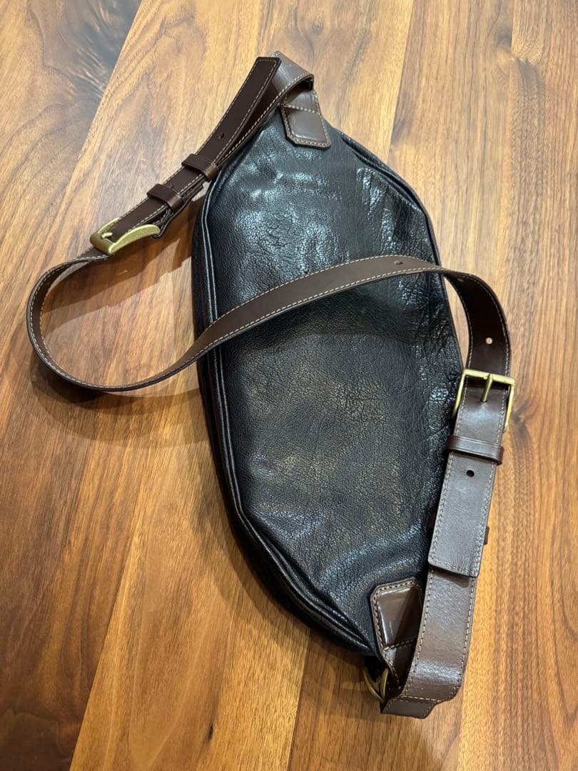 土屋鞄 アルマス レザー ボディバッグ