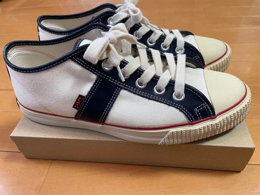 フラットヘッド　スニーカー