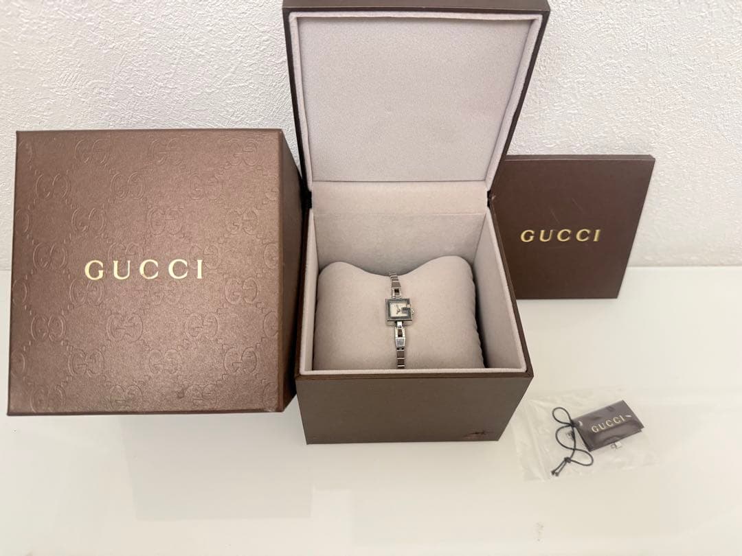 GUCCI シルバー スクエアフェイス 腕時計