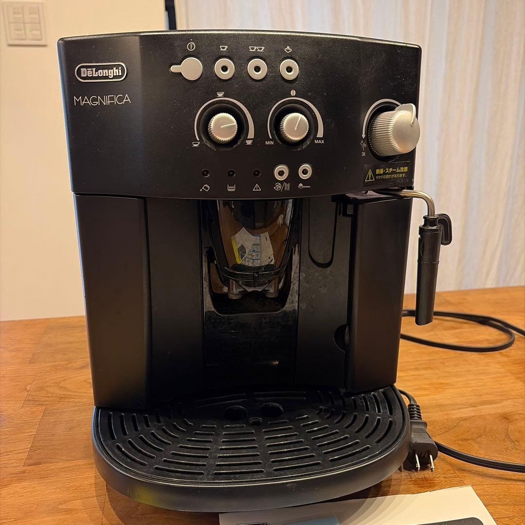 デロンギ　全自動コーヒーマシン