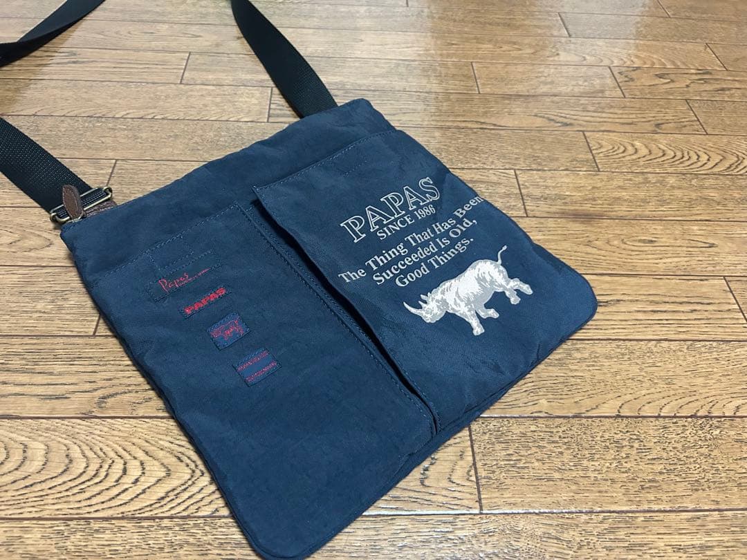 【美品】PAPAS サコッシュ ネイビー サイ ロゴ