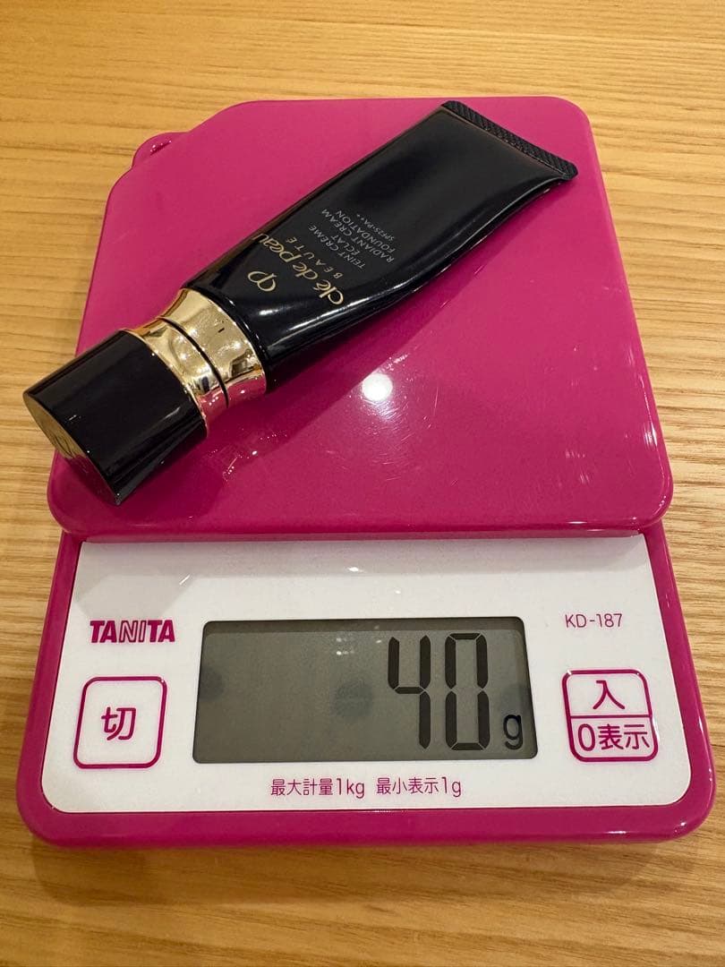 クレド・ポー・ボーテ　タンクレームエクラn クリームタイプ　ファンデーション