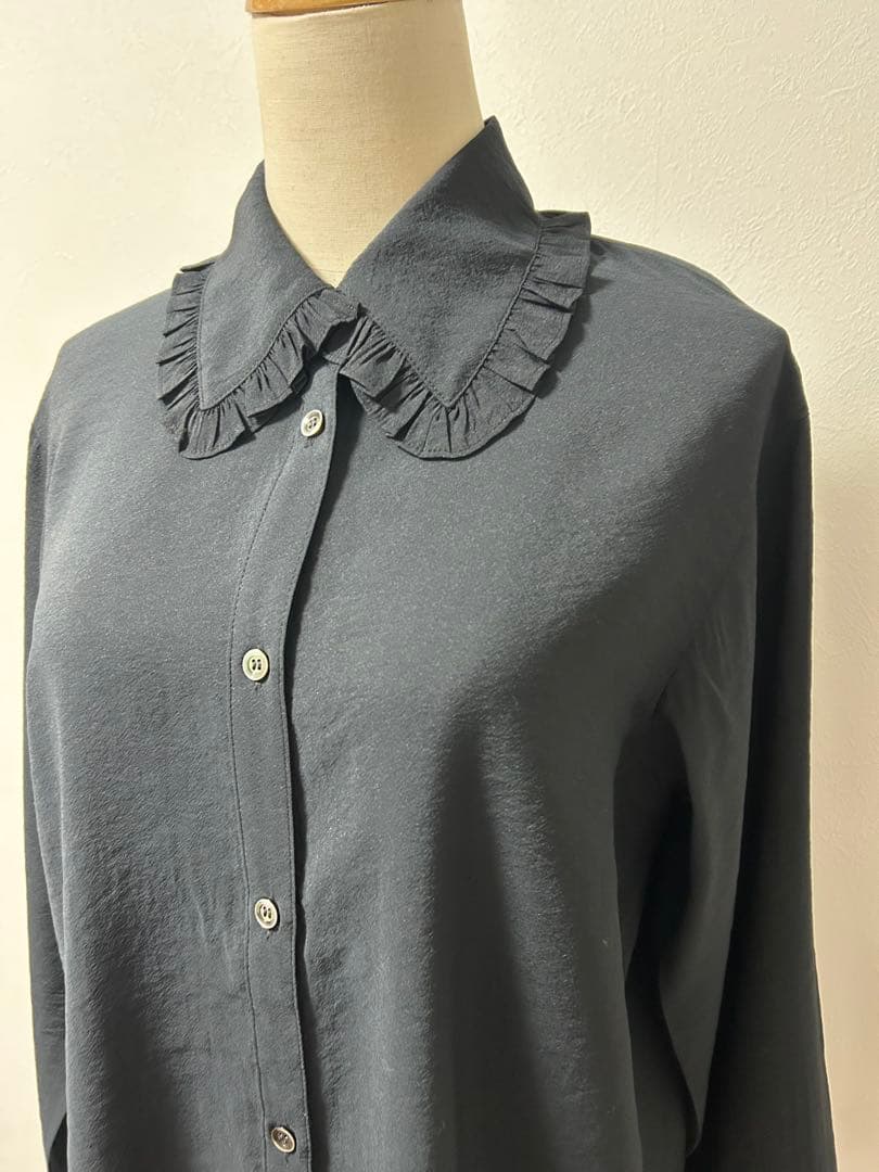 最終セール！完売　Spick and Span フリルカラーブラウス　黒ブラック