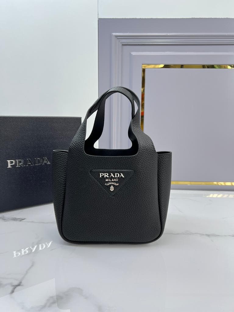 大人気！レザー　ハンドバッグ　ブラック