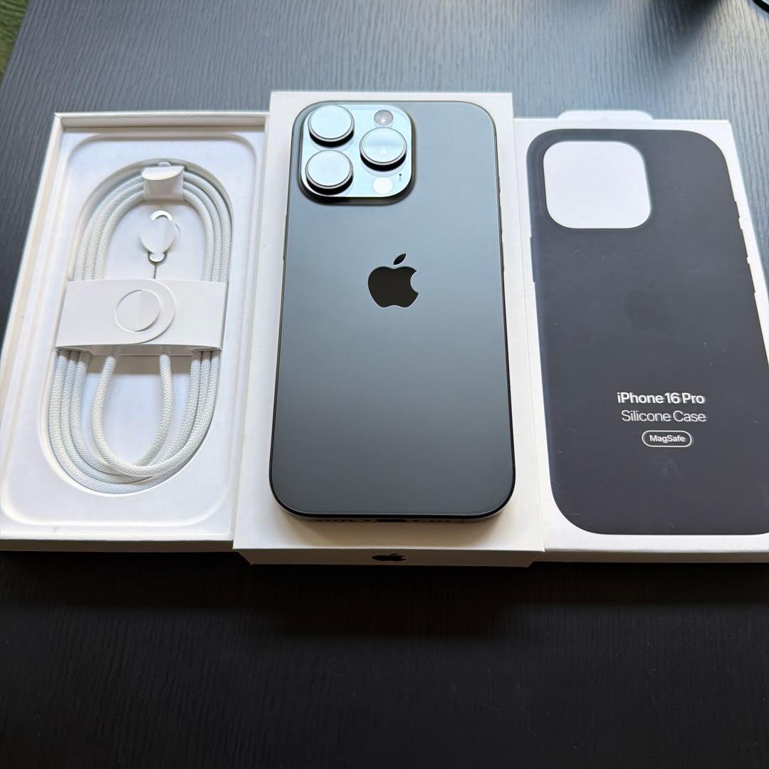 iPhone 16 Pro 128GB ブラックチタニウム純正シリコンケース付