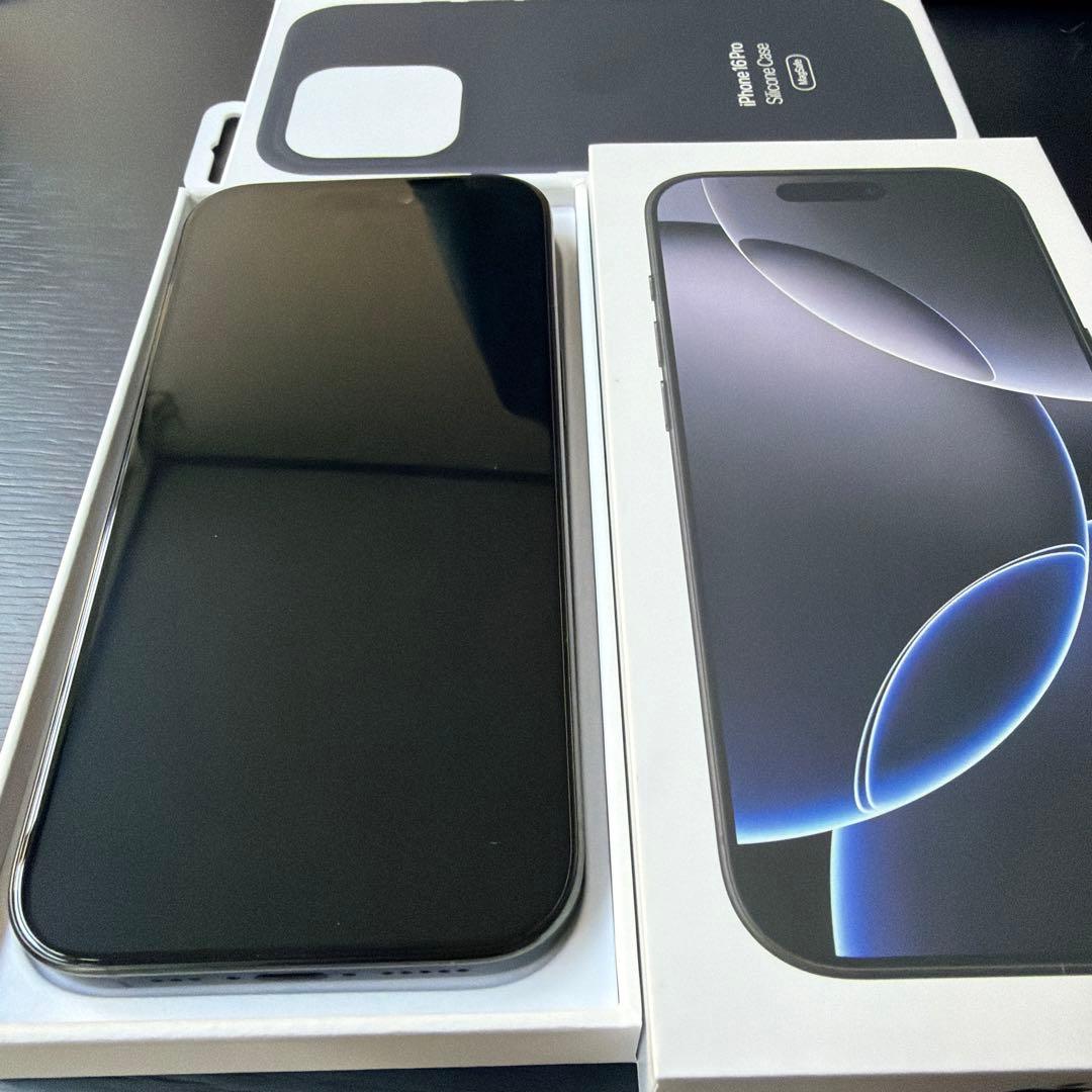 iPhone 16 Pro 128GB ブラックチタニウム純正シリコンケース付