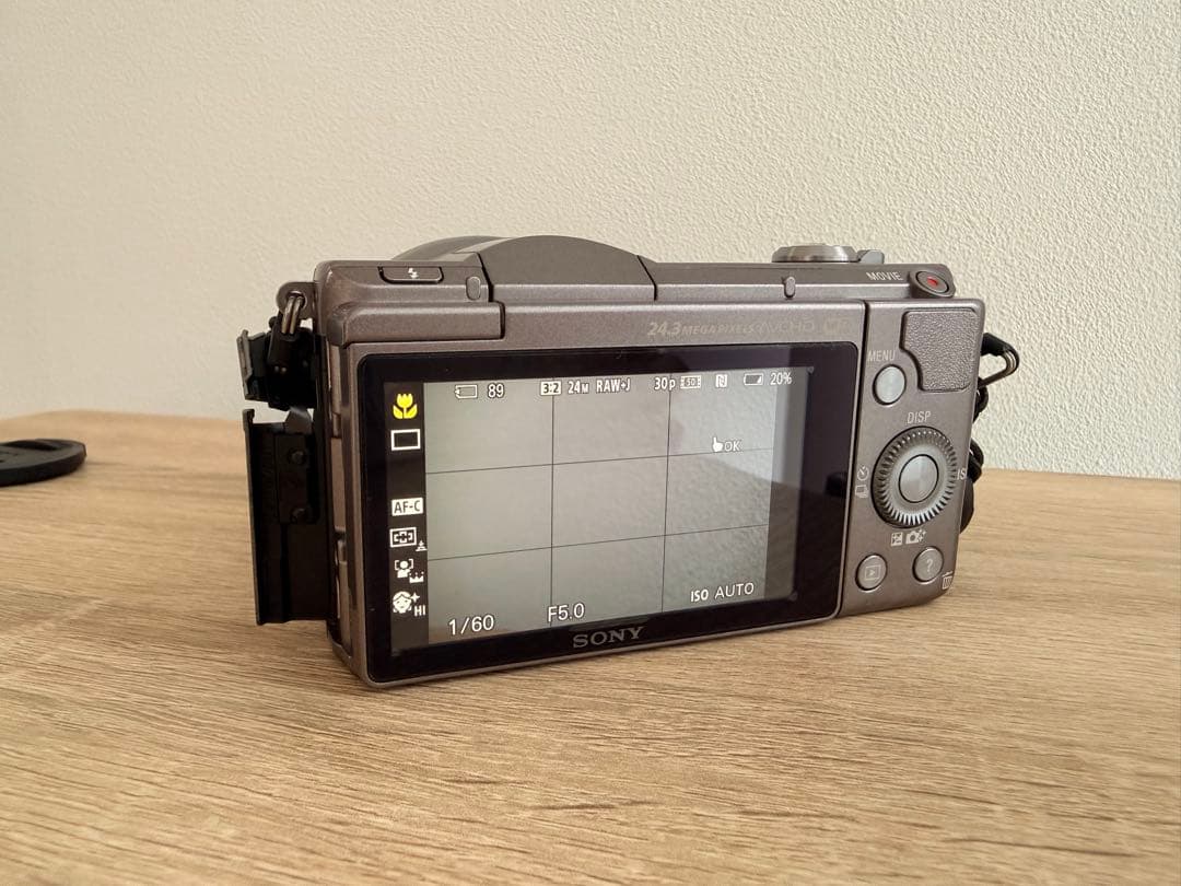 SONY α5100 ミラーレスカメラ 本体と付属品