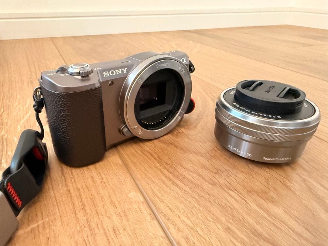 SONY α5100 ミラーレスカメラ 本体と付属品