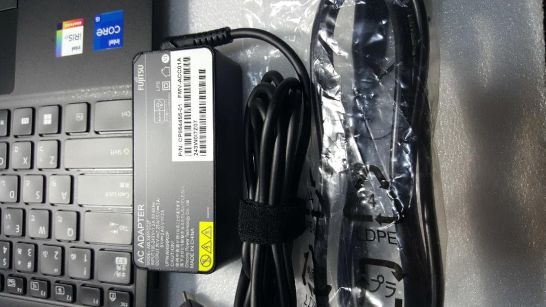 超軽量 FMV LIFEBOOK WU-X/H1 i5/8GB/SSD256GB