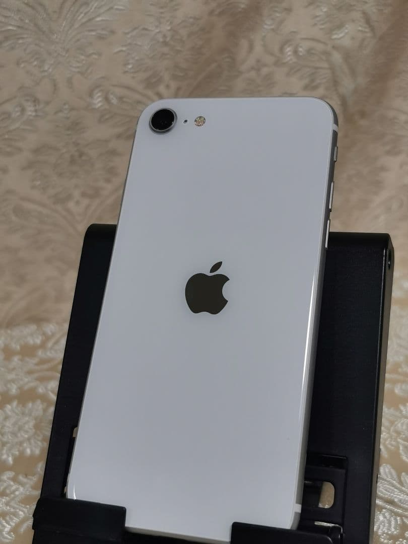 iPhone SE 本体　a2296 64gb　シルバー　ホワイト