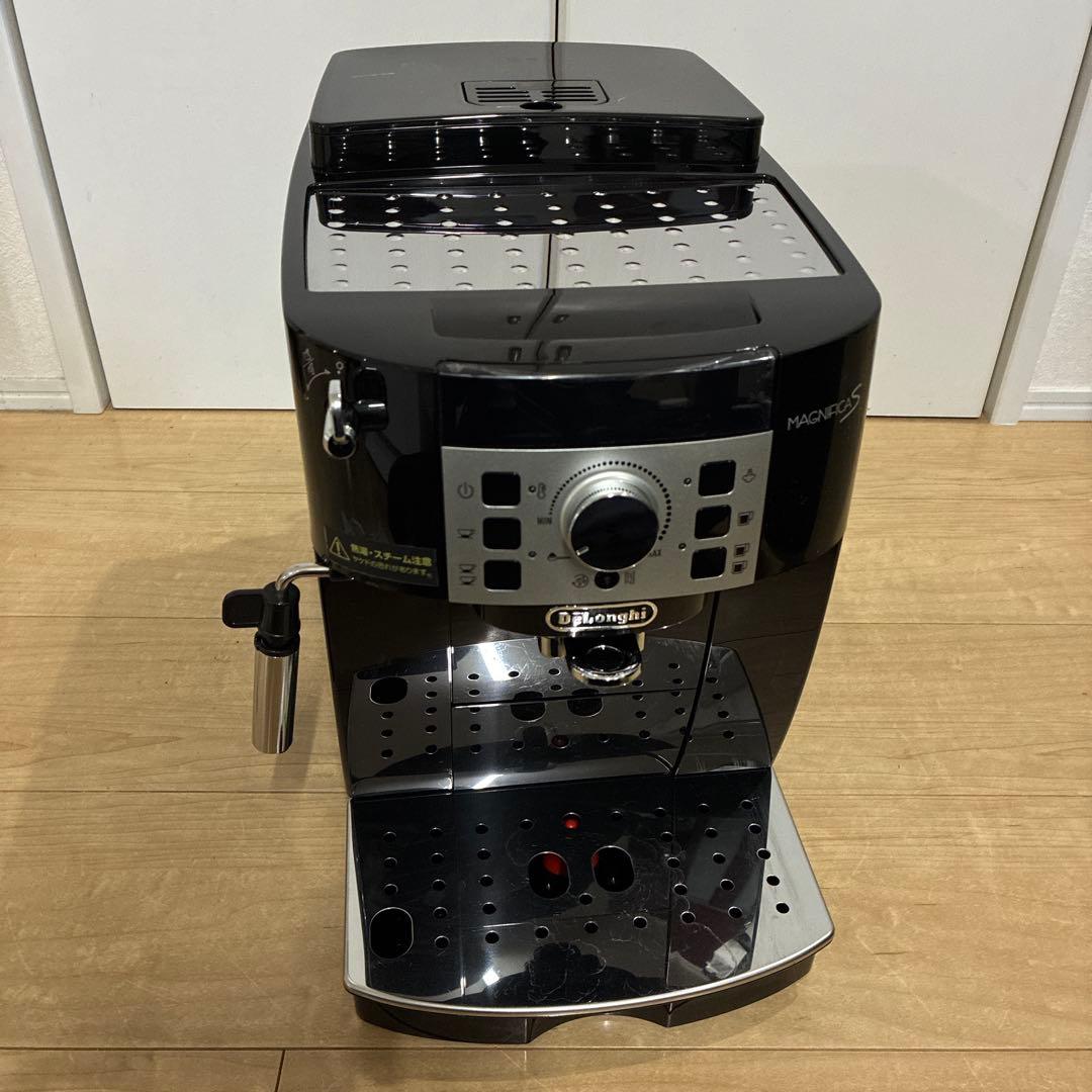 美品！デロンギ 全自動コーヒーマシン マグニフィカS ECAM22112B