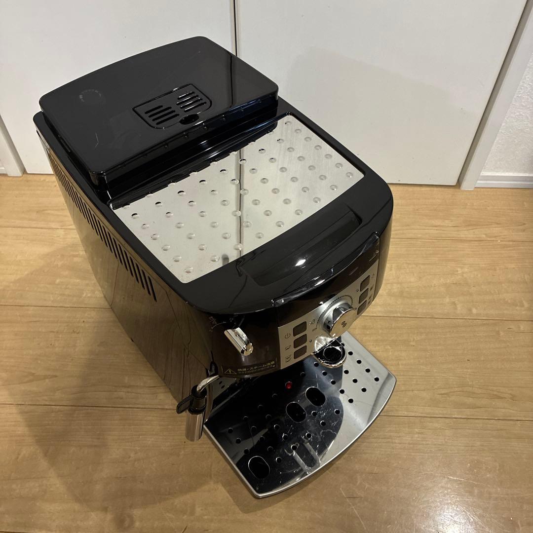 美品！デロンギ 全自動コーヒーマシン マグニフィカS ECAM22112B