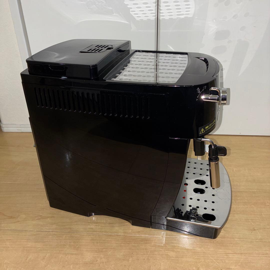 美品！デロンギ 全自動コーヒーマシン マグニフィカS ECAM22112B