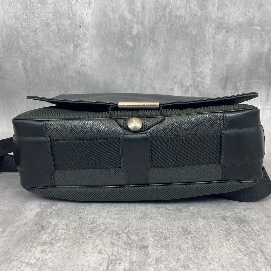 【良品✨】 ルイヴィトン ヴィクトール メッセンジャーバッグ ショルダー 緑