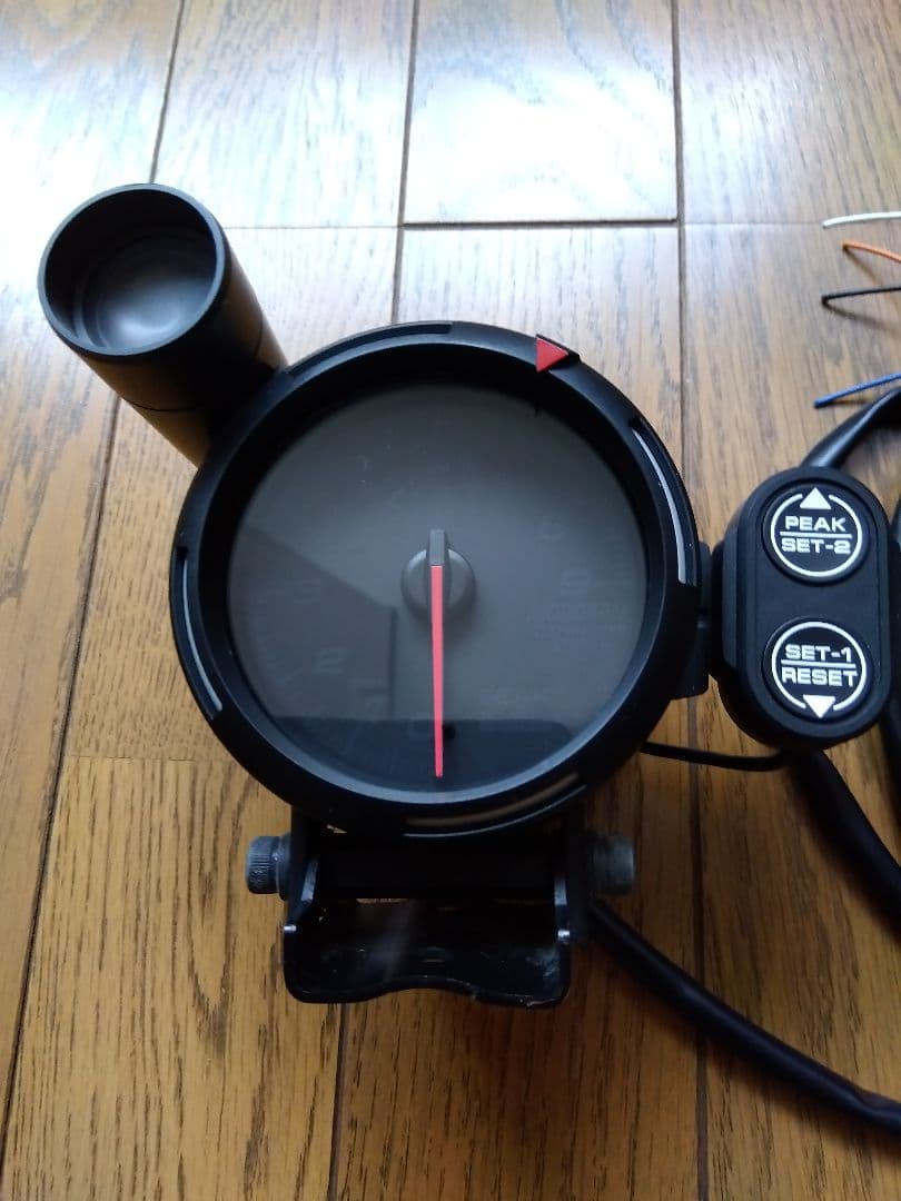 デフィ　Defi タコメーター　9000 80π レーサーゲージ　ホワイト中古