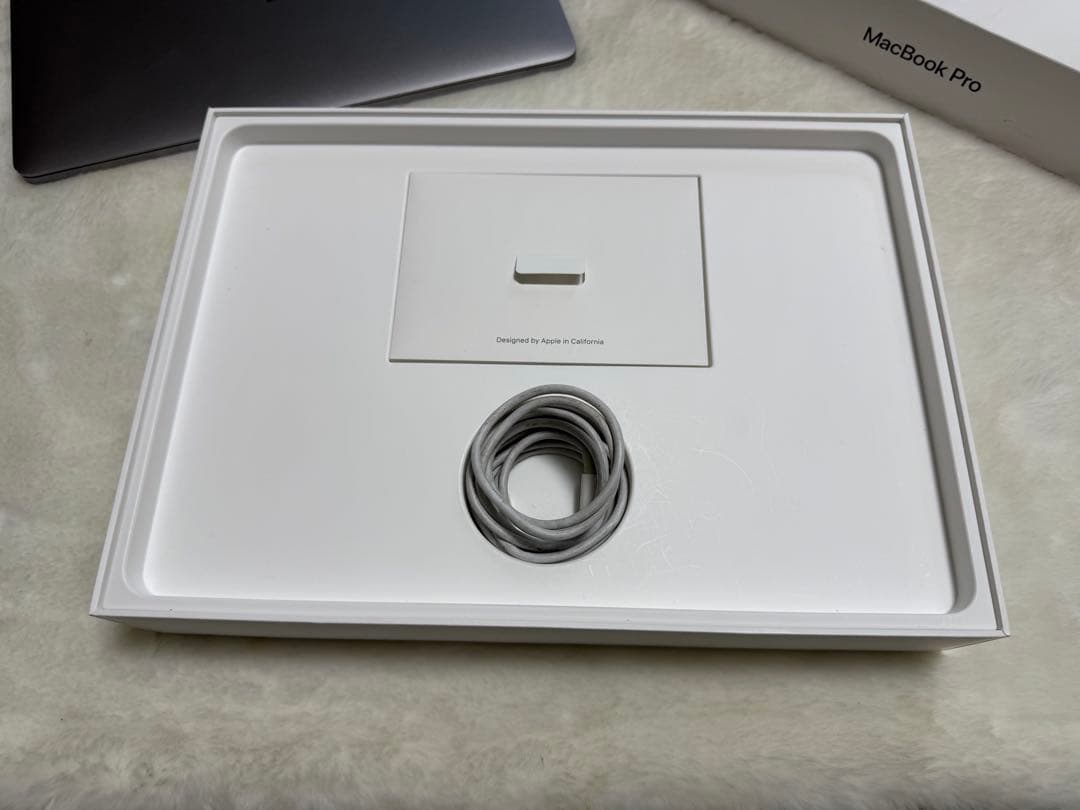 MacBookPro イラレ フォトショ付き 2018 16GB 512GB