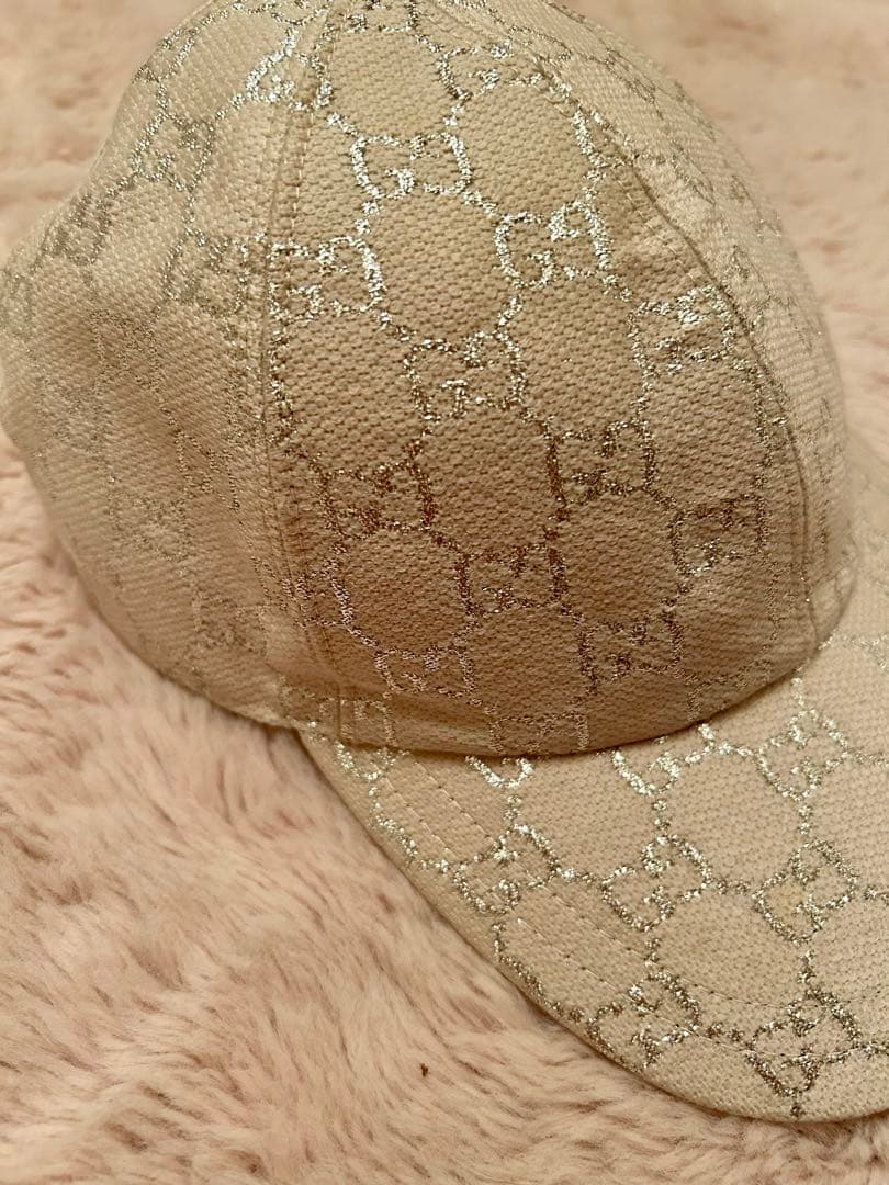 GUCCI シルバーラメ ホワイトGG帽子