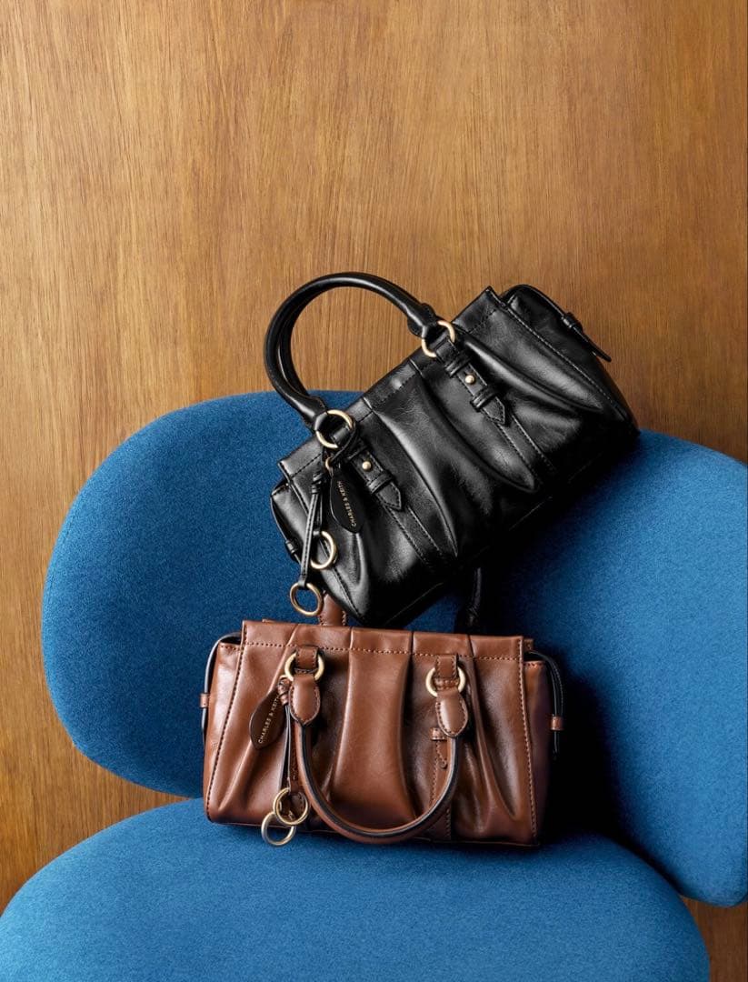 【新品】Charles&Keithブリットンルーシュドトップハンドルトートバッグ