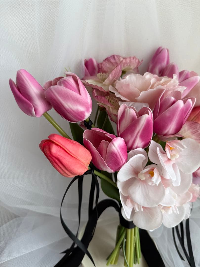 春を束ねたウェディングブーケ　花束　造花　チューリップ