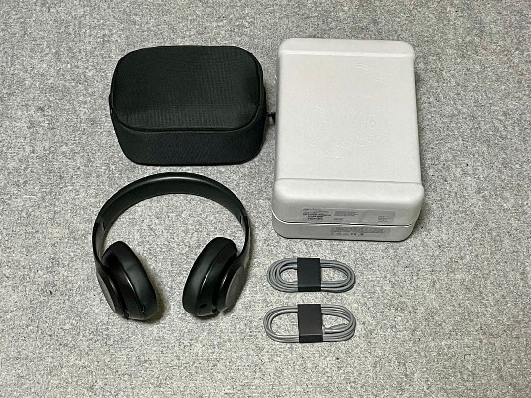 (パイナップル) Beats Studio Pro