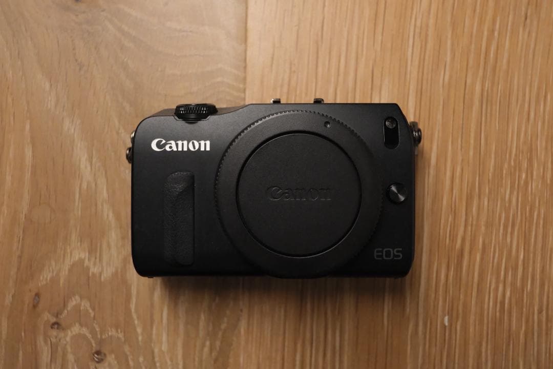 Canon EOS M ボディ ミラーレス一眼