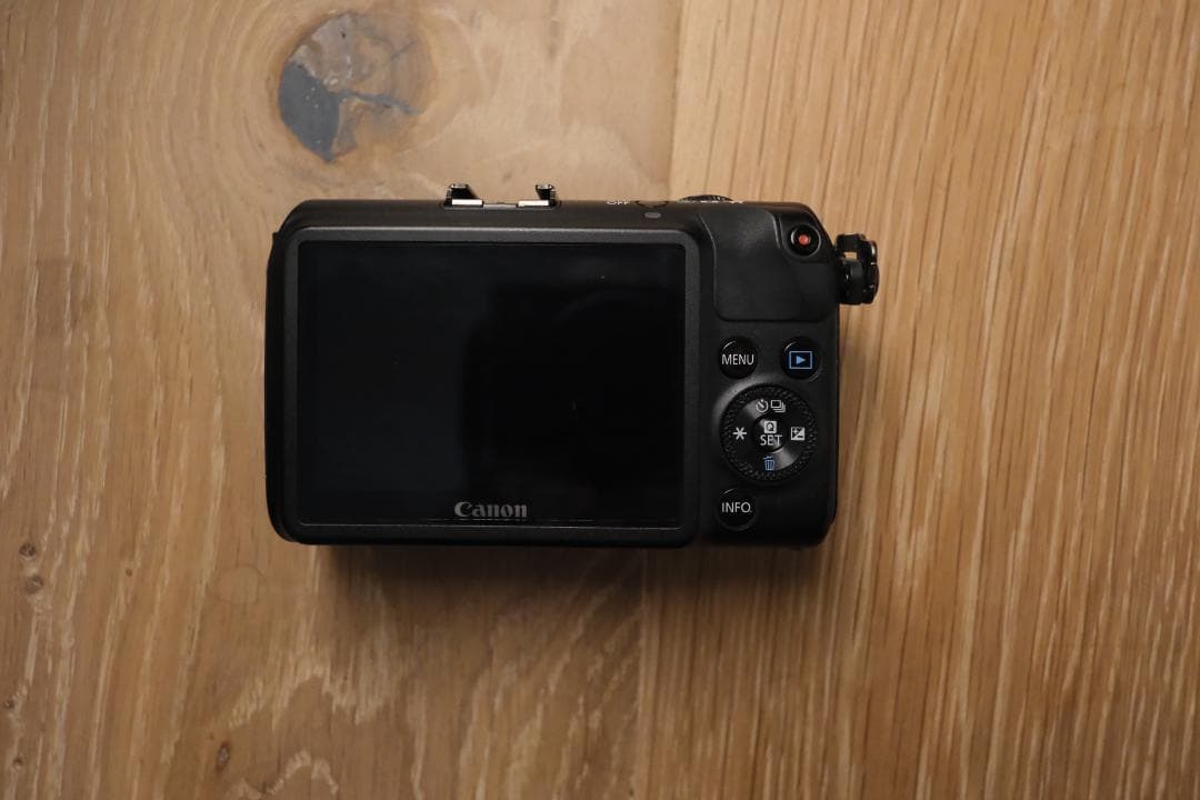 Canon EOS M ボディ ミラーレス一眼
