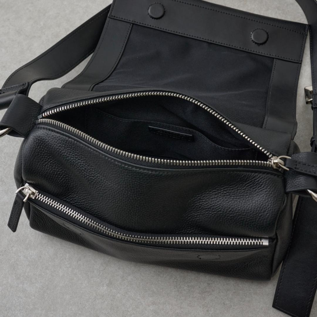 【新品未開封】ビアズリー レザーリングボディバッグ ブラック