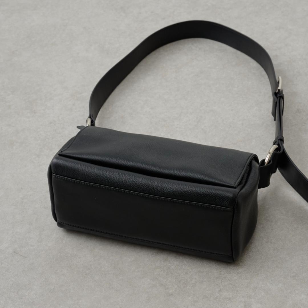 【新品未開封】ビアズリー レザーリングボディバッグ ブラック