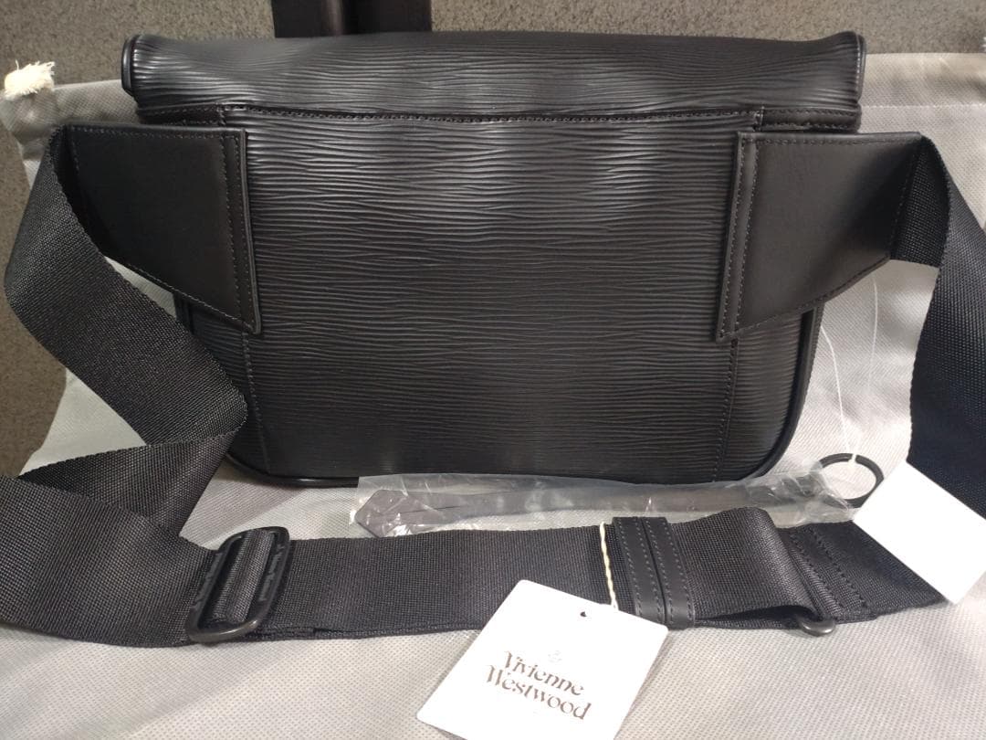 Vivienne Westwoon　バッグ· ボディバッグ　フロウ黒