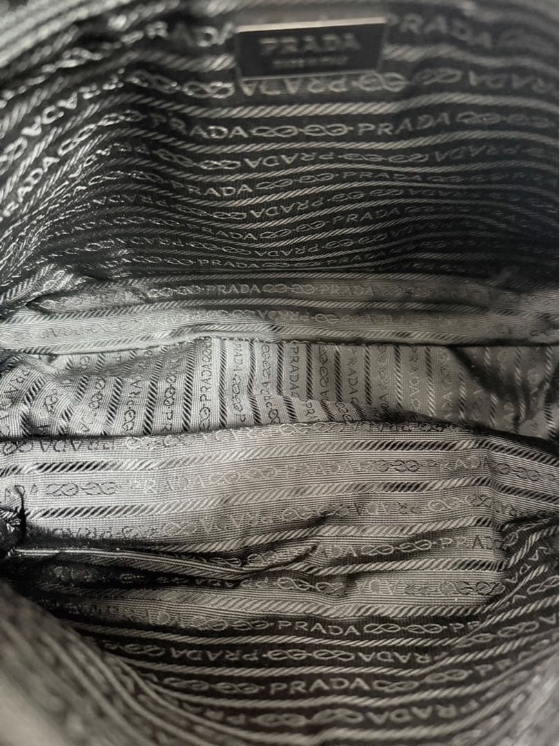 プラダ　ナイロン　三角プレート　メッセンジャーバッグ