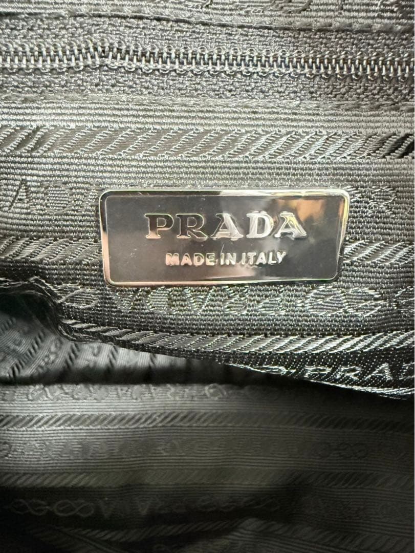 プラダ　ナイロン　三角プレート　メッセンジャーバッグ
