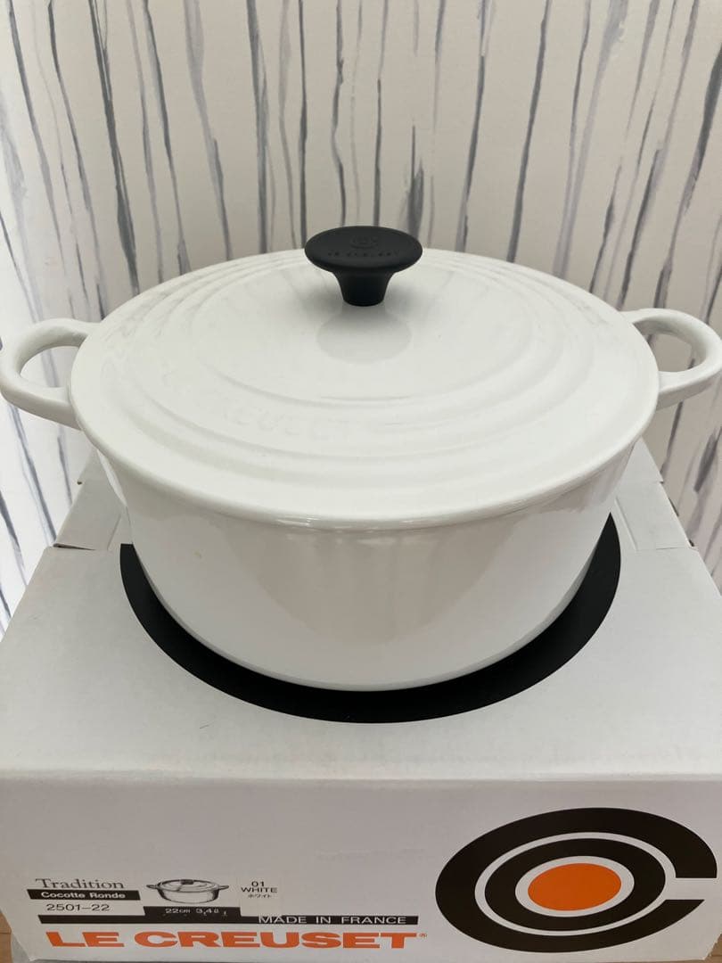 【未使用品】LE CREUSET ココット・ロンド 22cm ホワイト