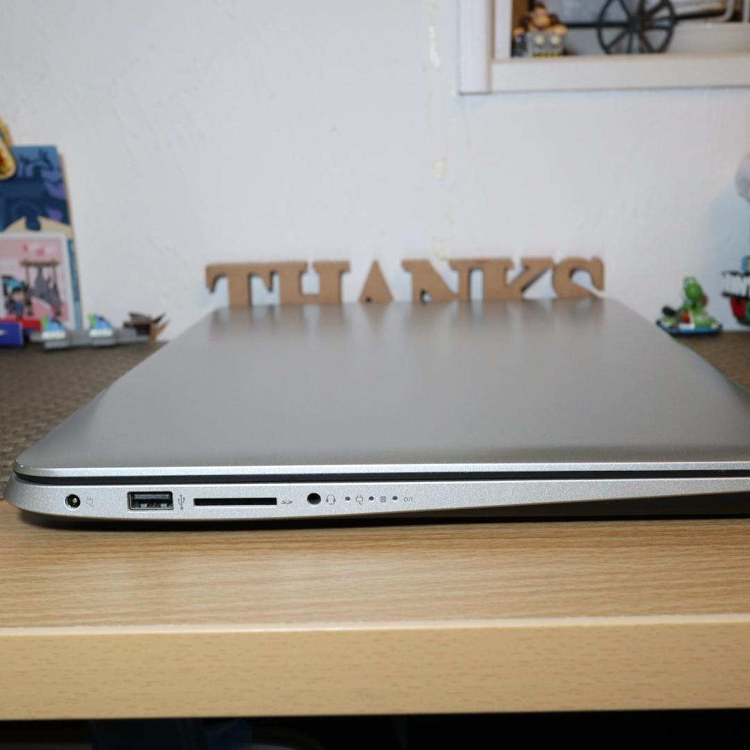 Win11公式対応/8世代Corei3/メモリ8G/SSD500G/無線/カメラ