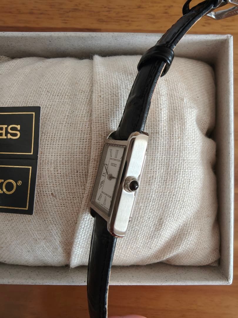 試着のみ SEIKO ESSENTIALS SWR053 クォーツ 腕時計