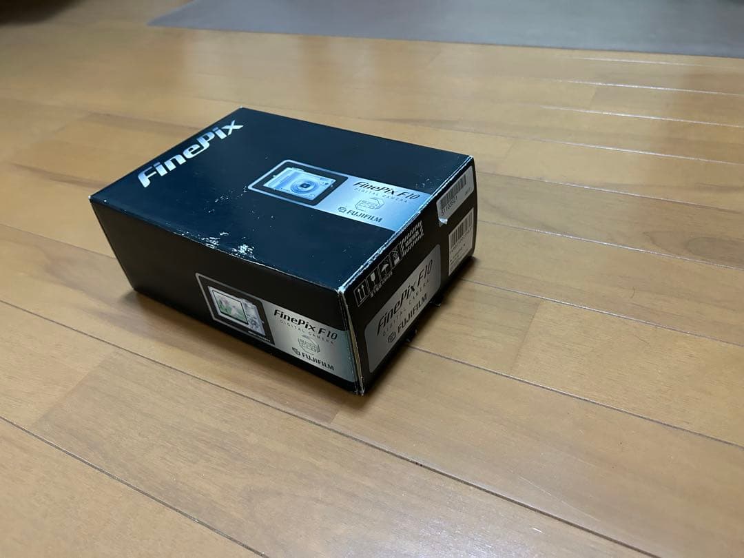 Fujifilm FinePix F10 コンパクトデジタルカメラ