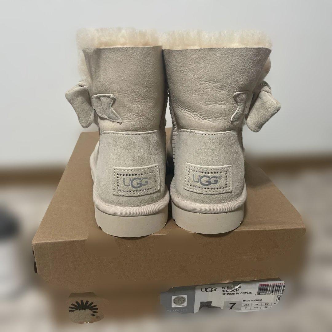 き*ん様 アグUGGホワイトリボンブーツファー24センチ新品未使用箱ありプロテク