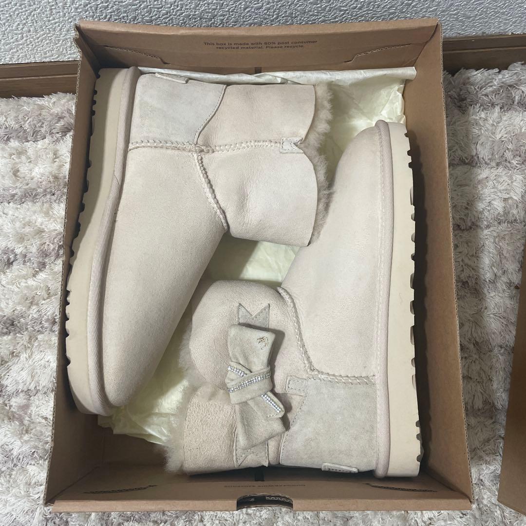 き*ん様 アグUGGホワイトリボンブーツファー24センチ新品未使用箱ありプロテク