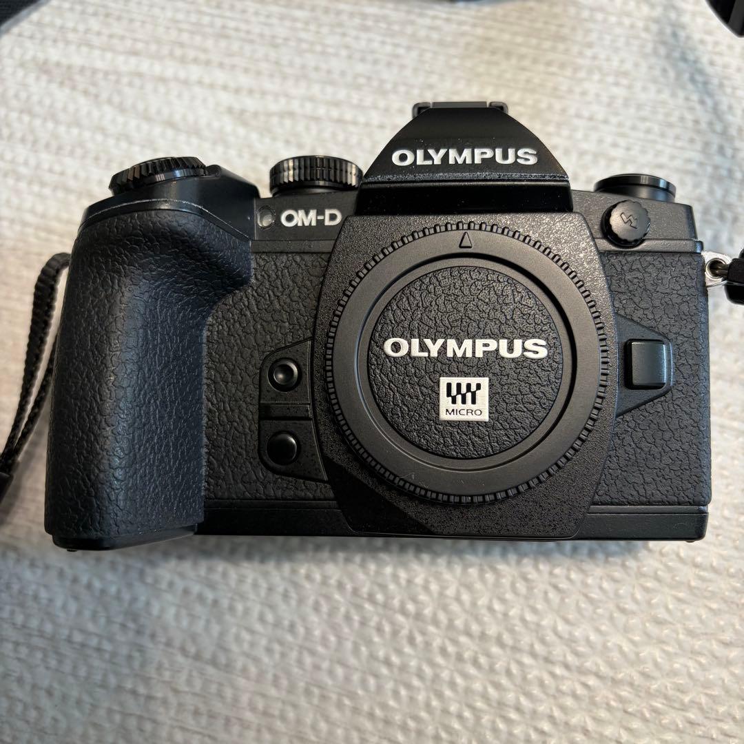 OLYMPUS OM-D E-M1 ミラーレス一眼カメラ 三脚 カメラバッグ