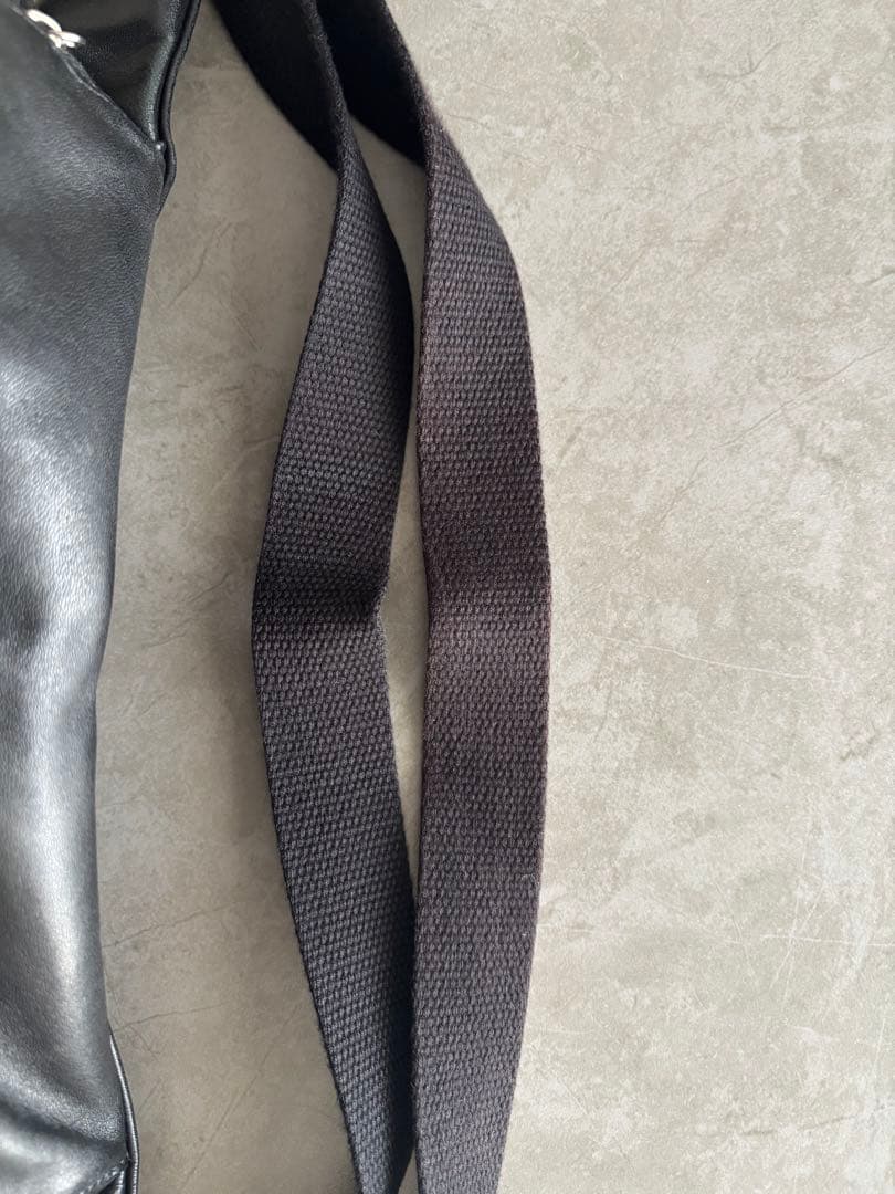 SAINT LAURENT PARISのボディバッグ