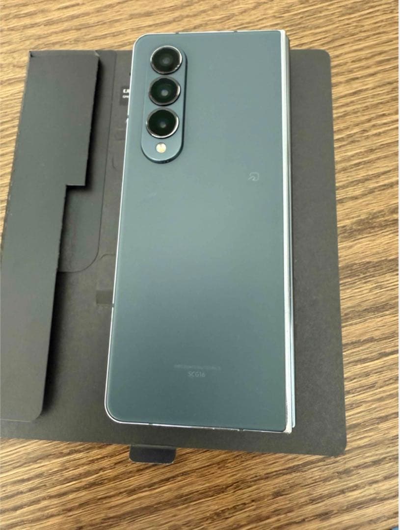 Samsung Galaxy Z Fold 4 本体