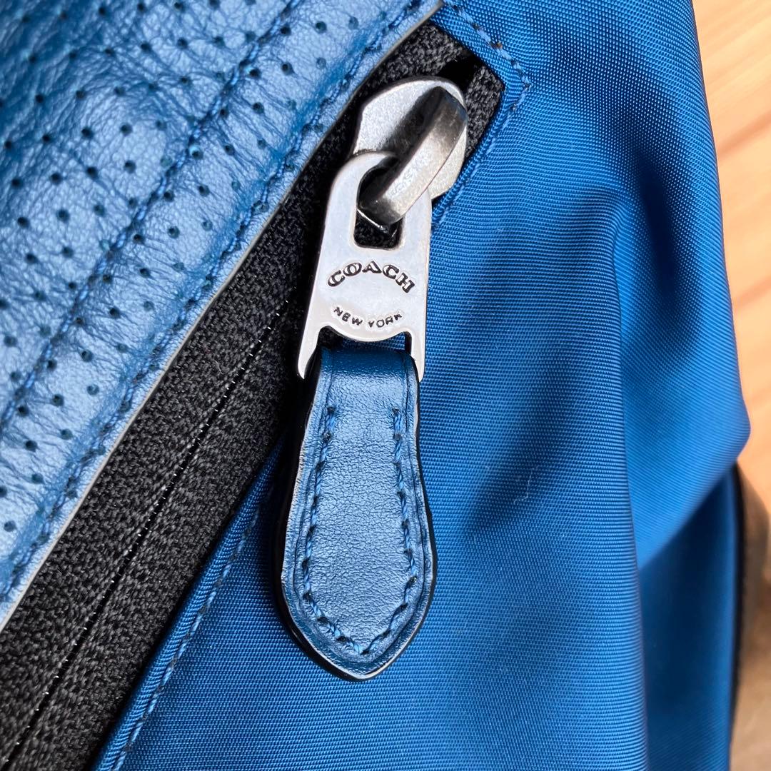 COACH（コーチ）メンズ メッセンジャーバッグ ナイロン×レザー ブルー