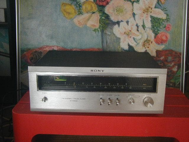 ★ＳＯＮＹ製ＳＴ－5150D、ＦＭステレオ、ＡＭチューナーです。枠に劣化あり。