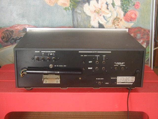 ★ＳＯＮＹ製ＳＴ－5150D、ＦＭステレオ、ＡＭチューナーです。枠に劣化あり。