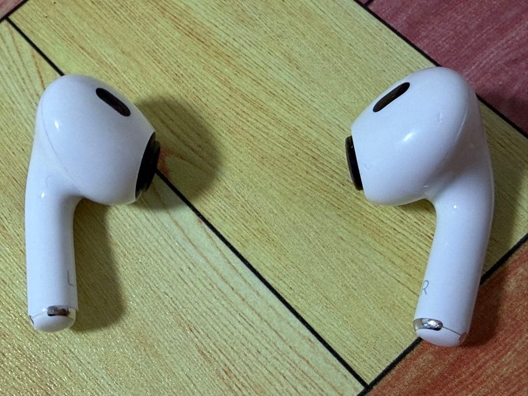 AirPods Pro 第2世代 純正イヤーチップ新品付 動作良好 キズあり