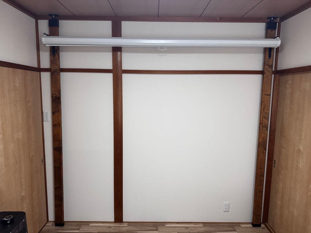 プロジェクタースクリーン 壁掛け式 100インチ　引取可【浜松市中央区】