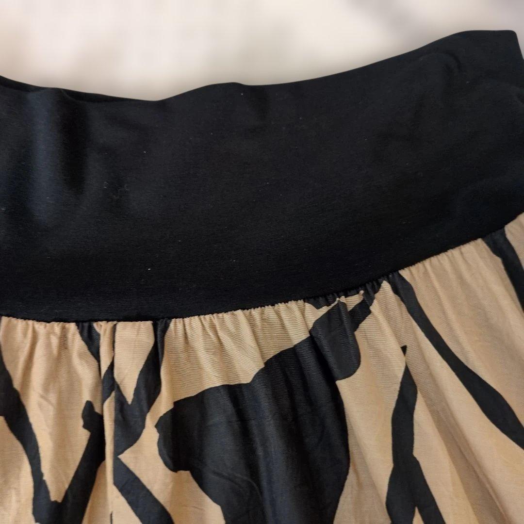 おまとめ❣️ケイハヤマプリュス　ベージュと黒の花柄スカート＆ネイビーニットコート