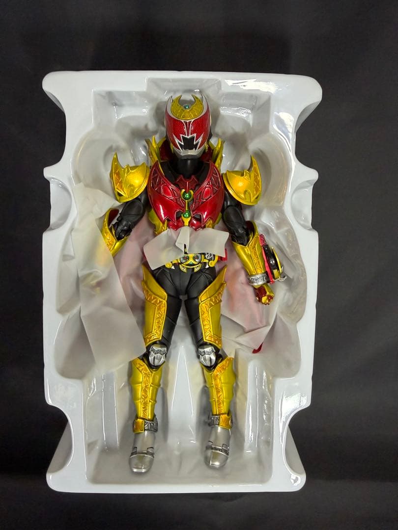 S.H.フィギュアーツ 真骨彫 仮面ライダーキバ エンペラーフォーム＋ダークキバ