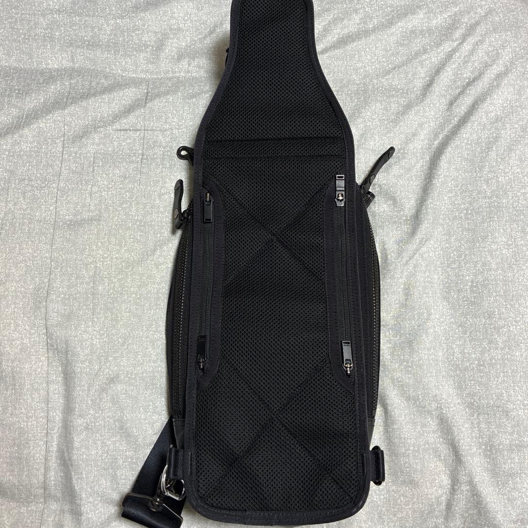 PORTERブラック ボディバッグ　スリングショルダーバッグ