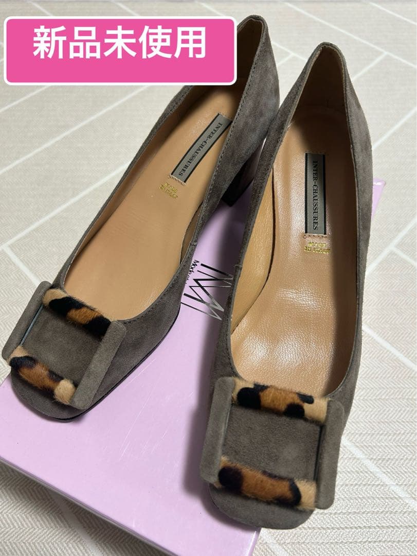 【新品未使用】上質スエード ビッグバックルパンプス 5.5cmヒール グレージュ